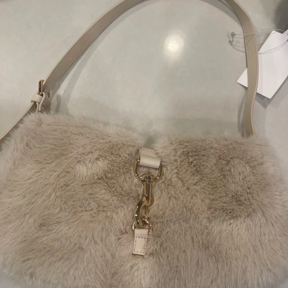 FLUFFY SHOULDER BAG - Picture 6 of 6
